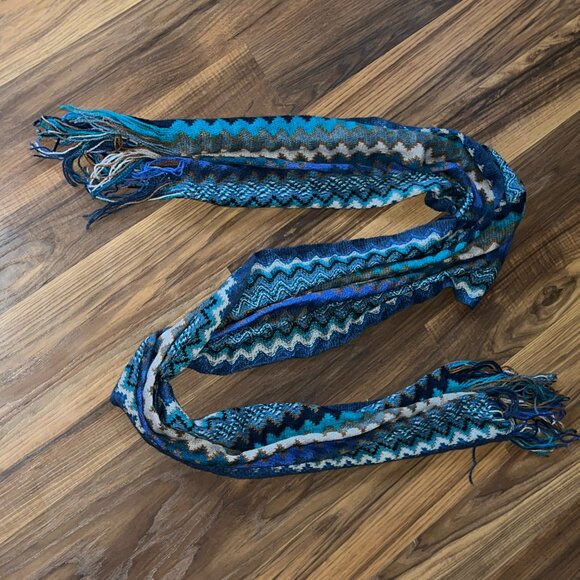 Woven Lightweight Chevron Scarf Frayed Fringe Ends - Picture 6 of 7